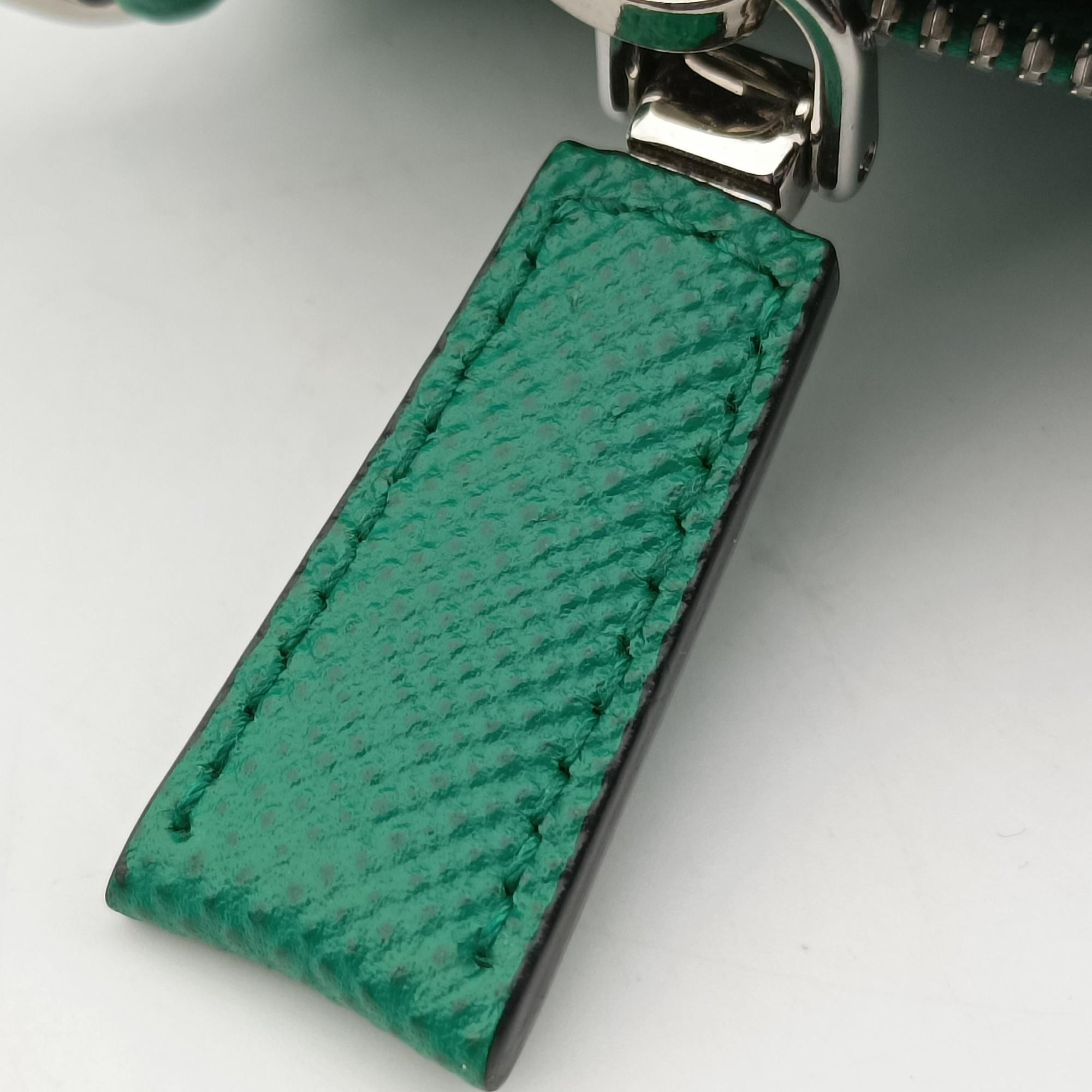 Pre-owned Prada Triangle Logo Plate Green SAFFIANO Leather 2VH155 shoulderbag | stylenewstar