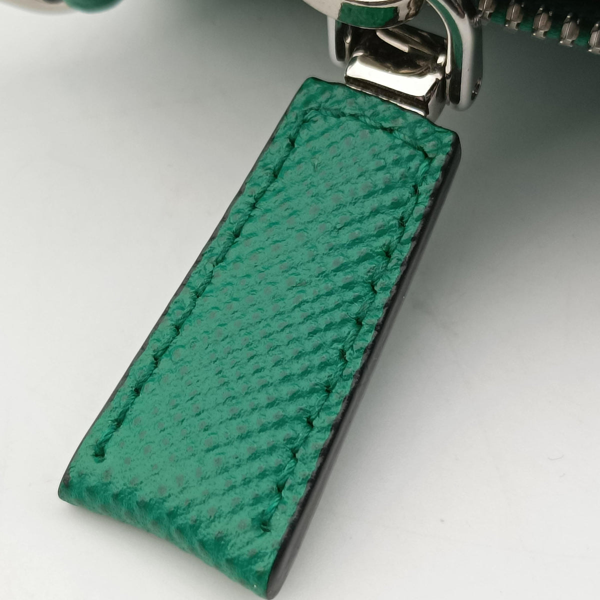 Pre-owned Prada Triangle Logo Plate Green SAFFIANO Leather 2VH155 shoulderbag | stylenewstar