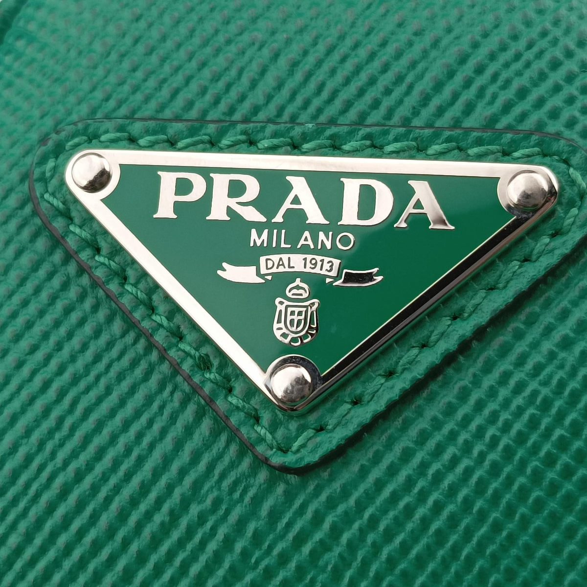 Pre-owned Prada Triangle Logo Plate Green SAFFIANO Leather 2VH155 shoulderbag | stylenewstar