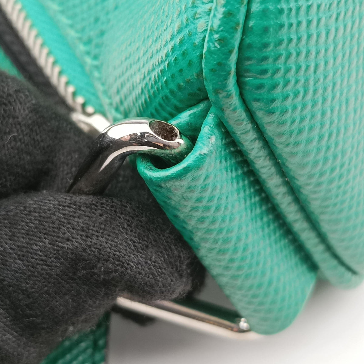 Pre-owned Prada Triangle Logo Plate Green SAFFIANO Leather 2VH155 shoulderbag | stylenewstar