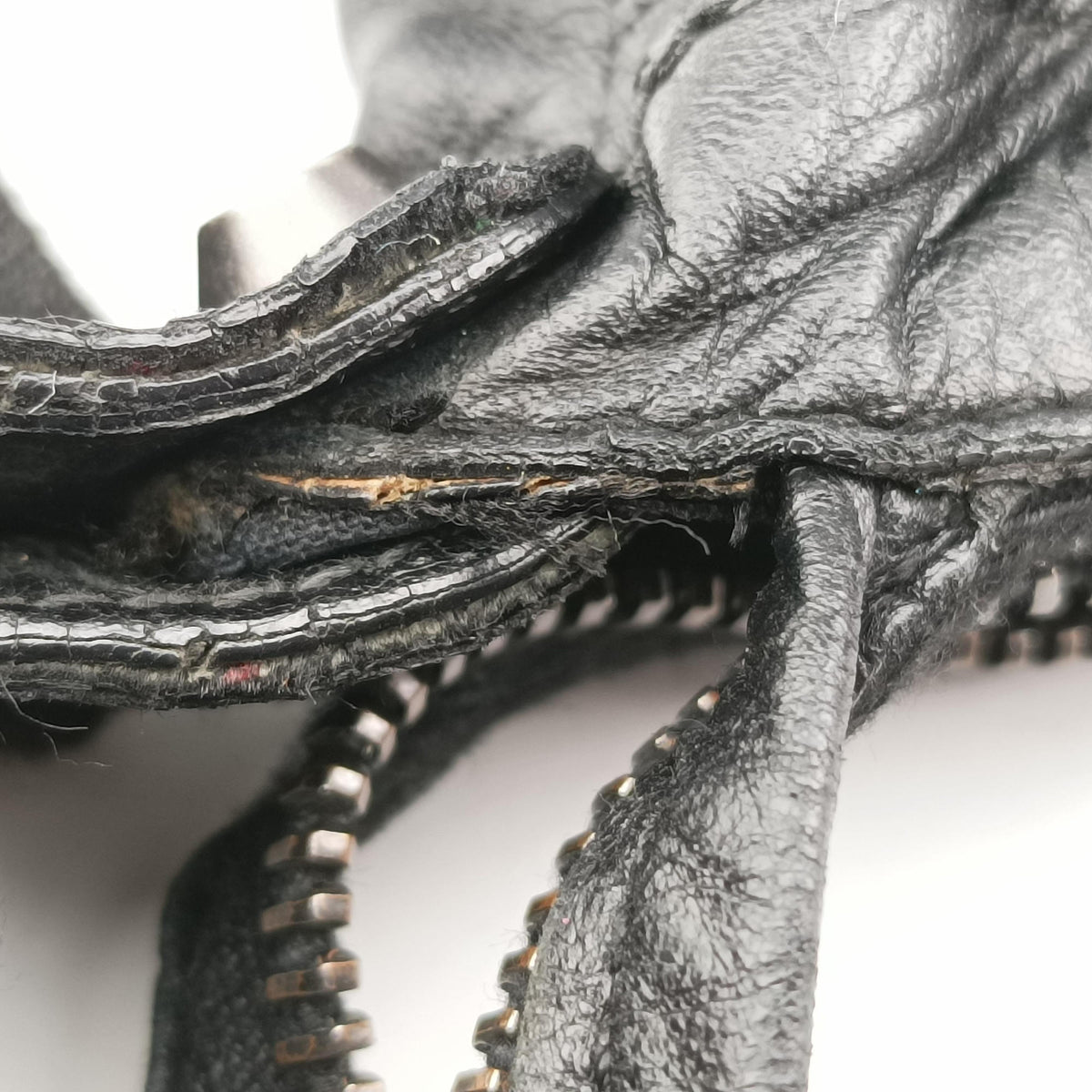 Secondhand Balenciaga The Day Black Leather  shoulderbag | stylenewstar