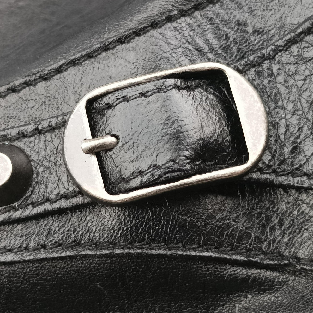Secondhand Balenciaga The Day Black Leather  shoulderbag | stylenewstar