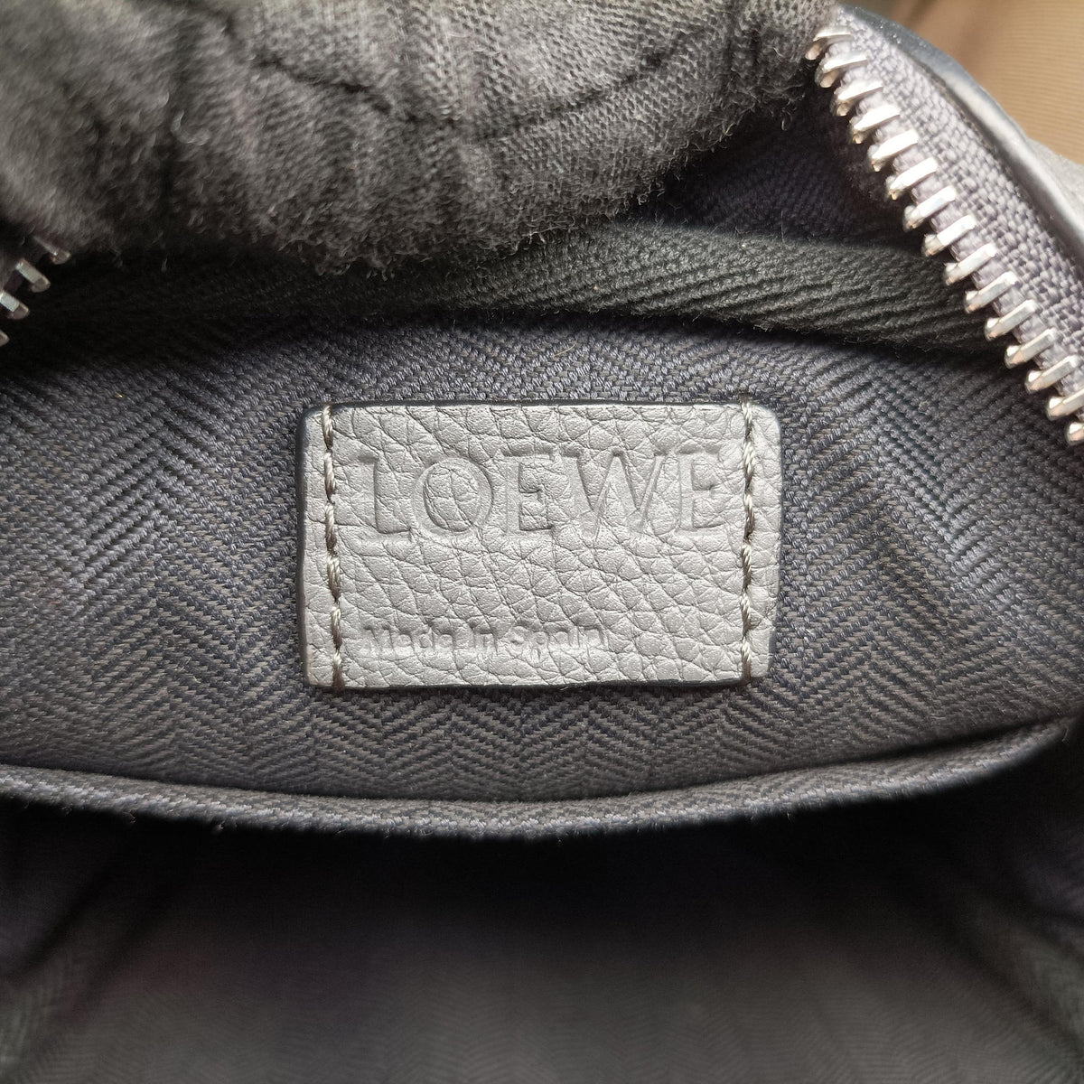 Pre-owned Loewe Military Gray Leather B553P59X01 shoulderbag | stylenewstar