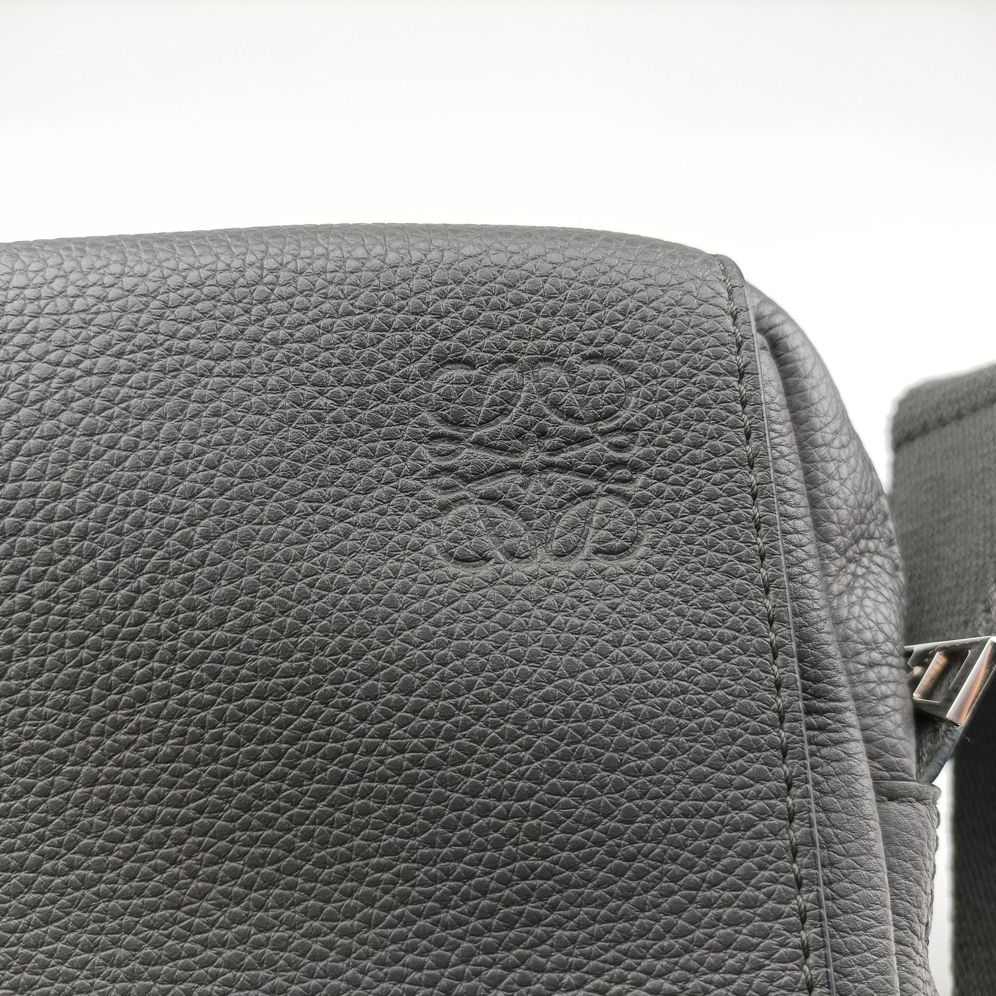 Pre-owned Loewe Military Gray Leather B553P59X01 shoulderbag | stylenewstar