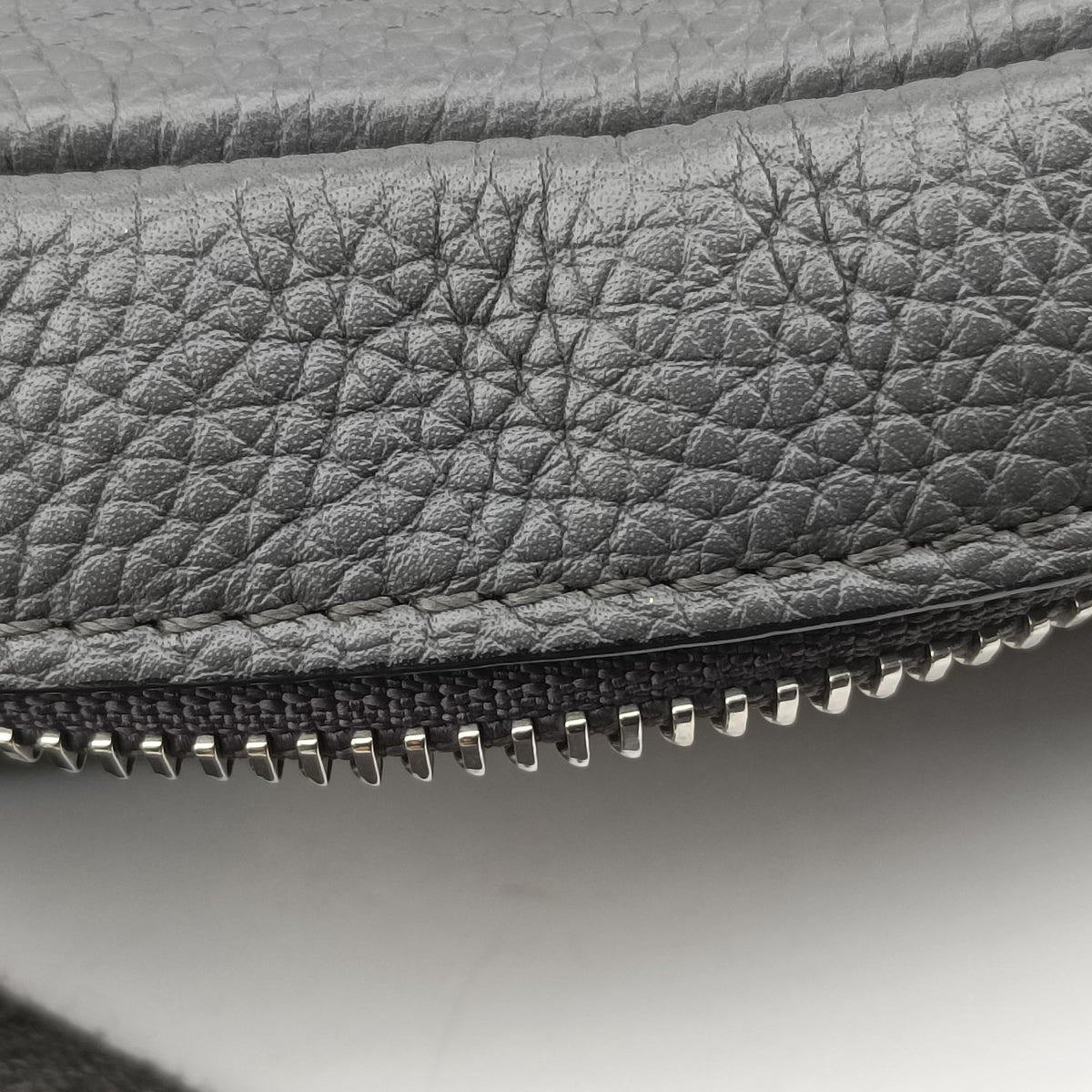 Pre-owned Loewe Military Gray Leather B553P59X01 shoulderbag | stylenewstar