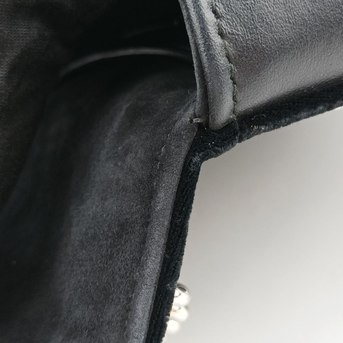 Pre-owned Miu Miu Dahlia Black velvet  shoulderbag | stylenewstar