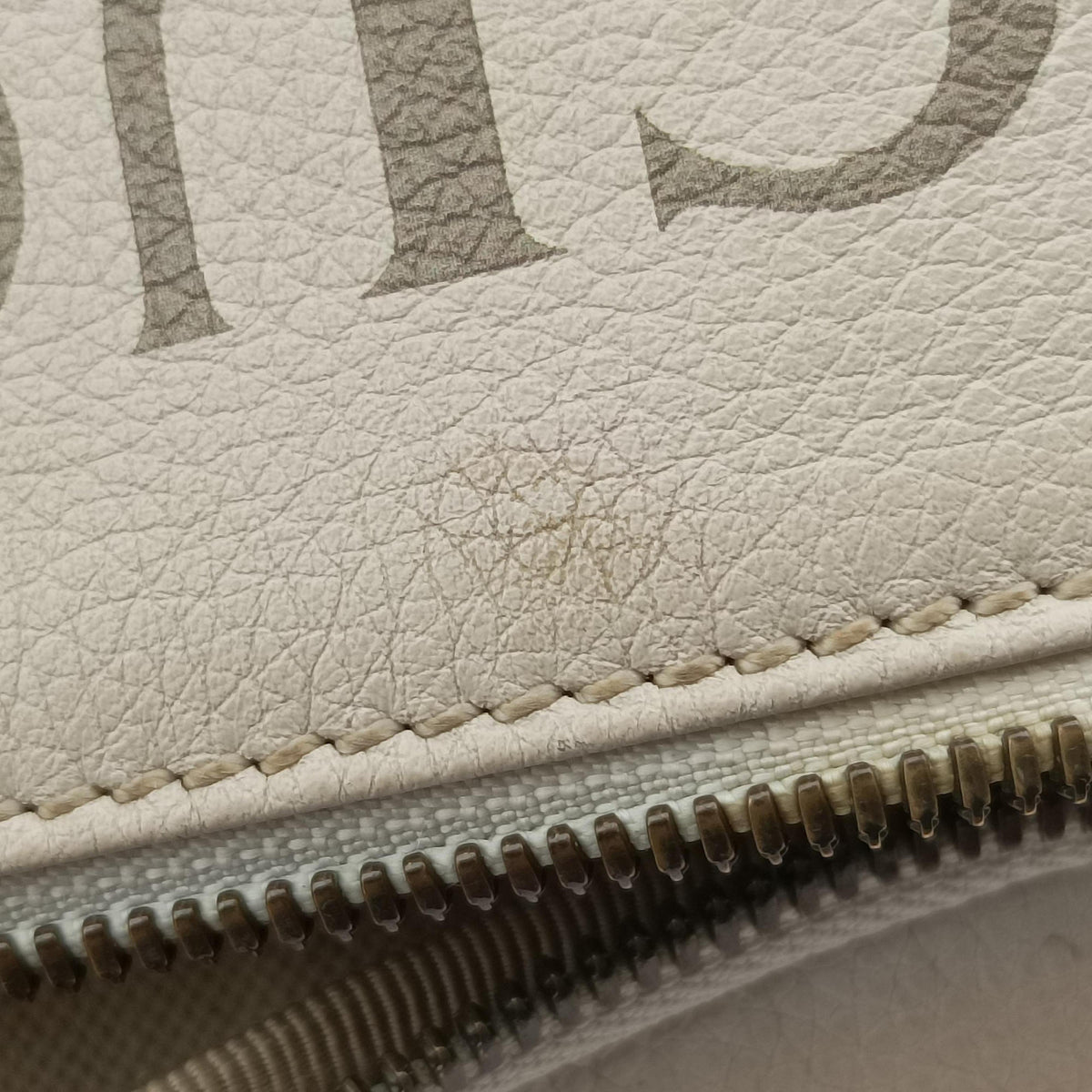 Pre-owned Gucci Print White Leather 527792 bum bag/waist bag | stylenewstar