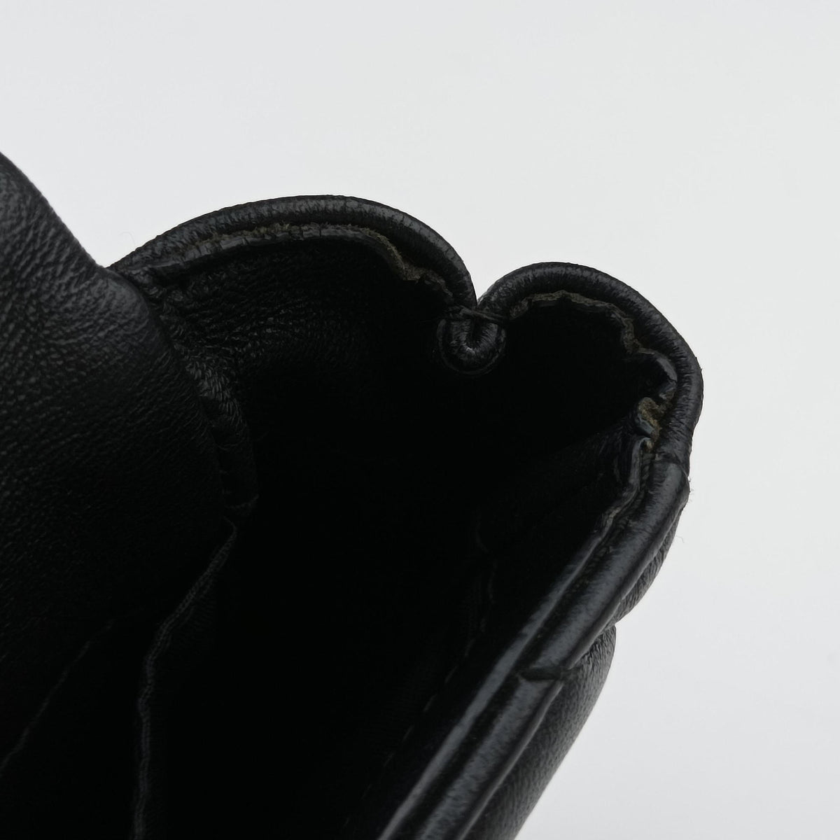 Pre-owned Ferragamo Vara Quilted Black Leather  shoulderbag | stylenewstar
