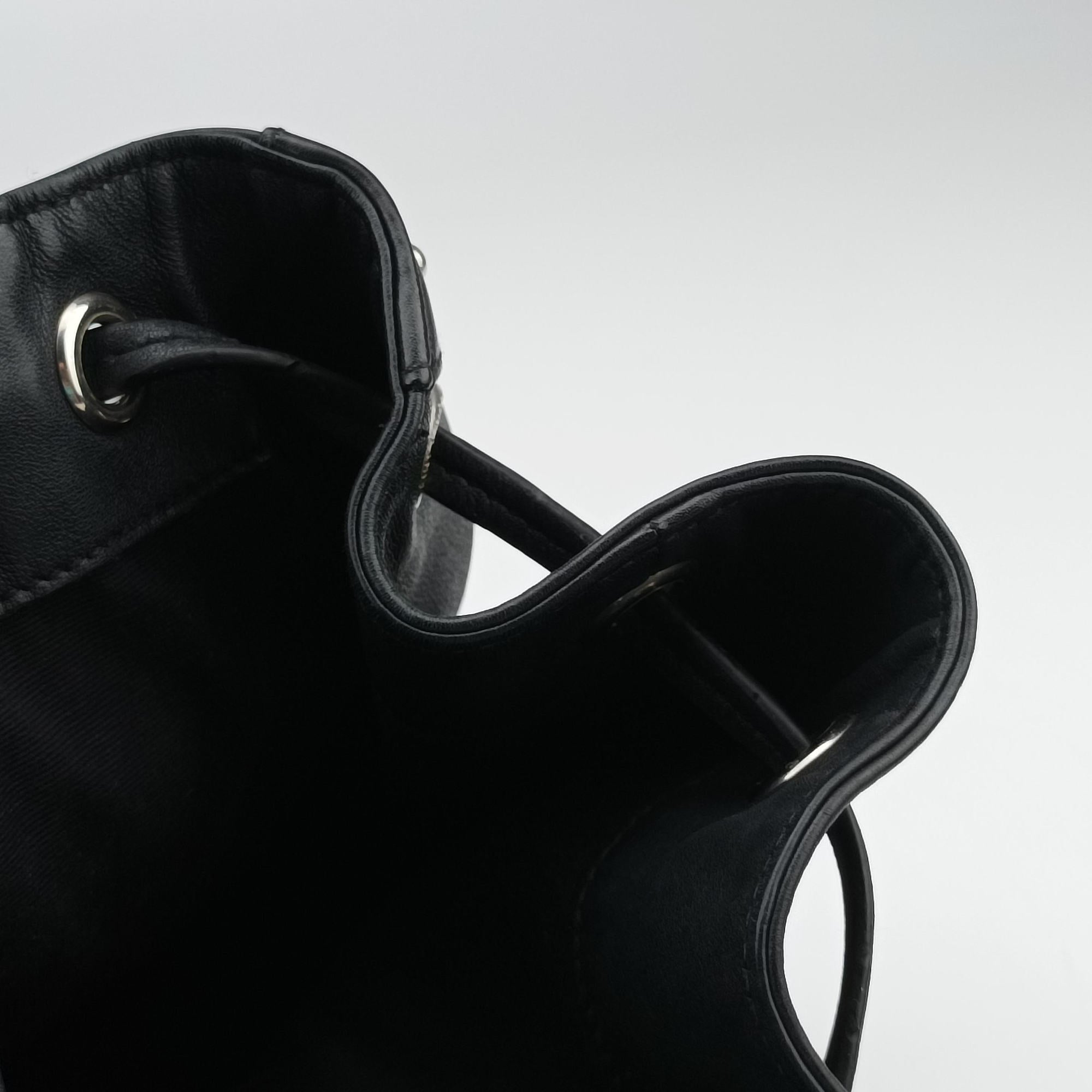 Pre-owned Yves Saint Laurent Y Studded Bucket Black Leather 454072 shoulderbag | stylenewstar