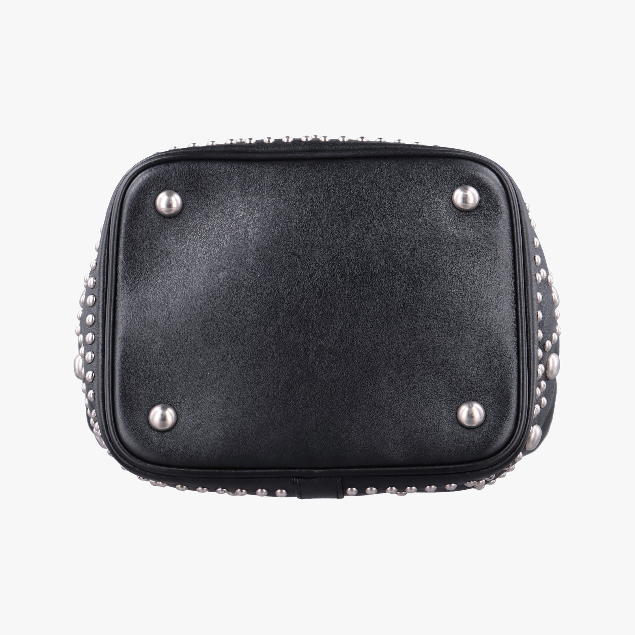 Pre-owned Yves Saint Laurent Y Studded Bucket Black Leather 454072 shoulderbag | stylenewstar