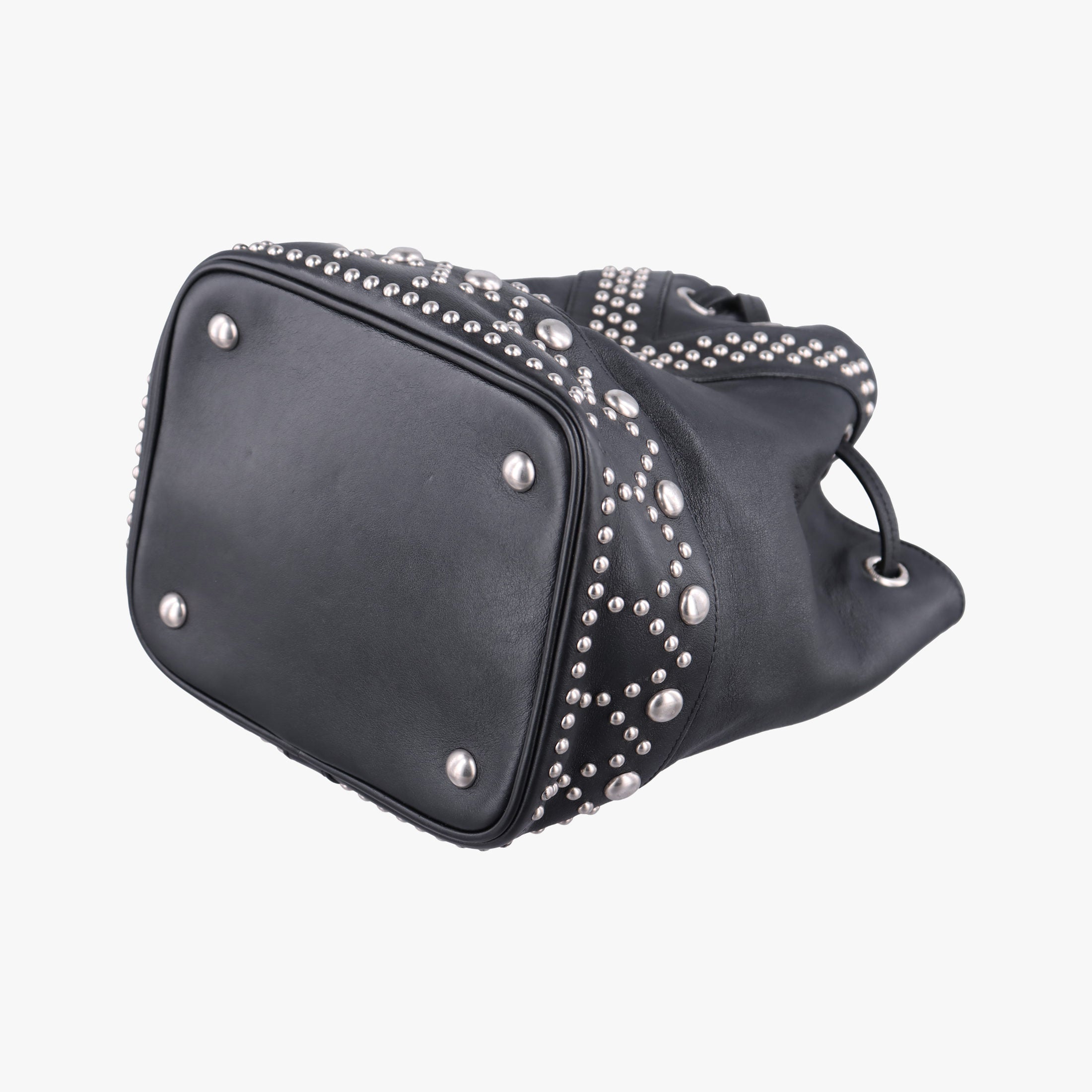 Pre-owned Yves Saint Laurent Y Studded Bucket Black Leather 454072 shoulderbag | stylenewstar