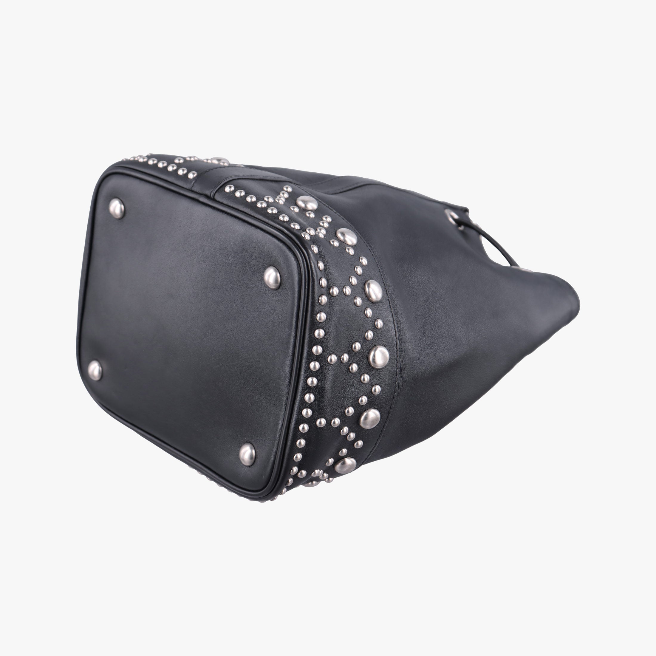 Pre-owned Yves Saint Laurent Y Studded Bucket Black Leather 454072 shoulderbag | stylenewstar