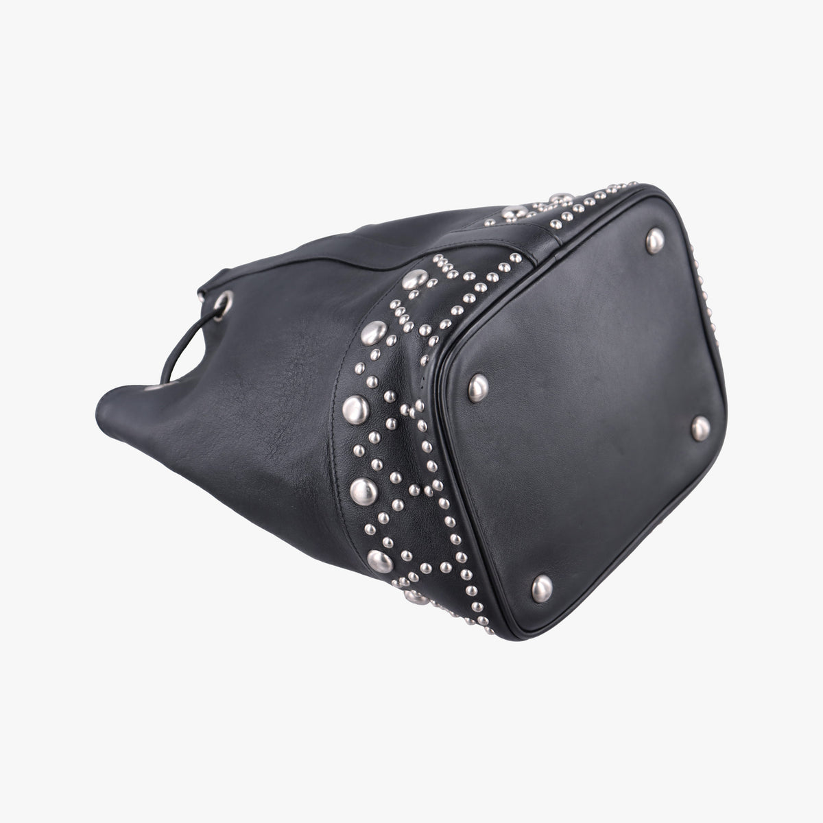 Pre-owned Yves Saint Laurent Y Studded Bucket Black Leather 454072 shoulderbag | stylenewstar