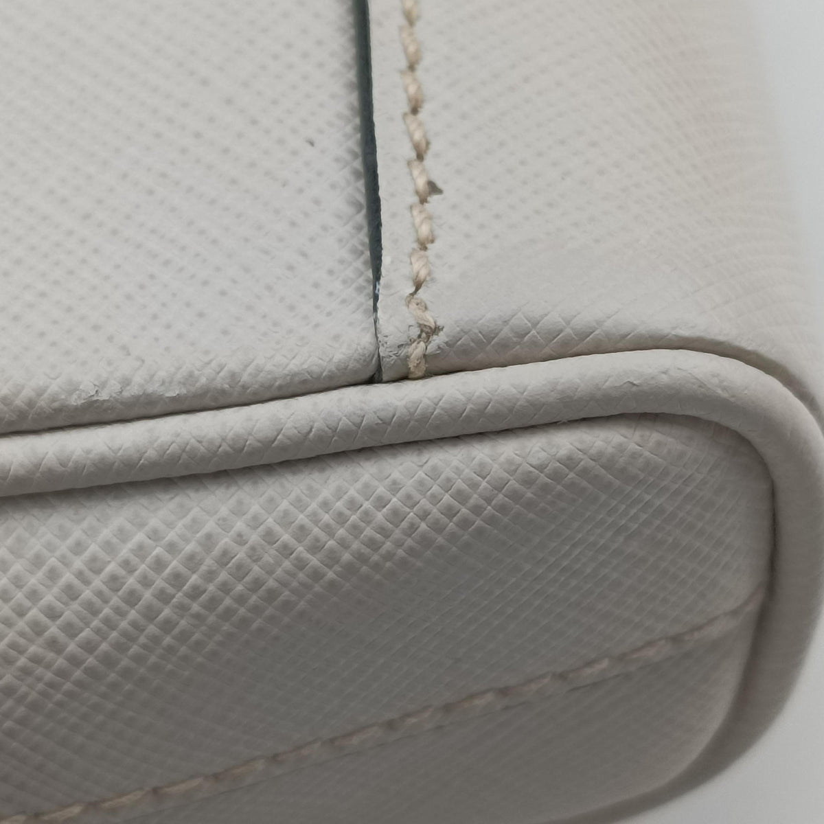 Secondhand Prada Triangle Logo White Saffiano Leather 2VL012 bum bag/waist bag | stylenewstar