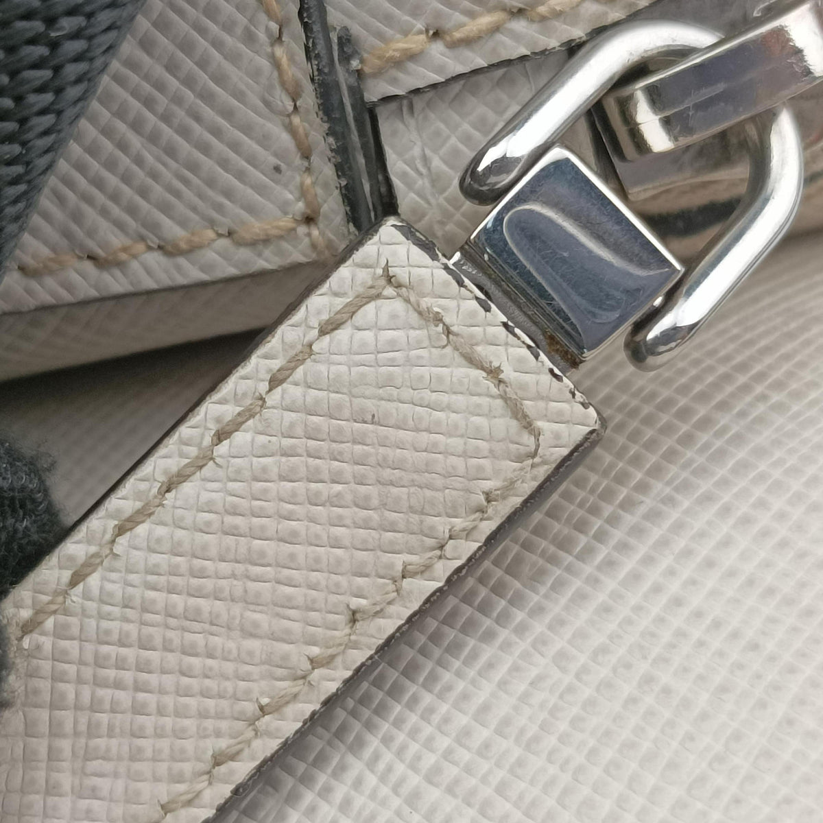 Secondhand Prada Triangle Logo White Saffiano Leather 2VL012 bum bag/waist bag | stylenewstar