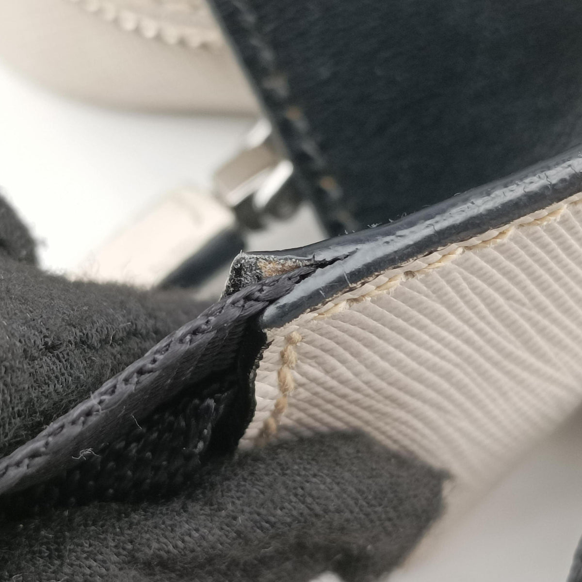 Secondhand Prada Triangle Logo White Saffiano Leather 2VL012 bum bag/waist bag | stylenewstar