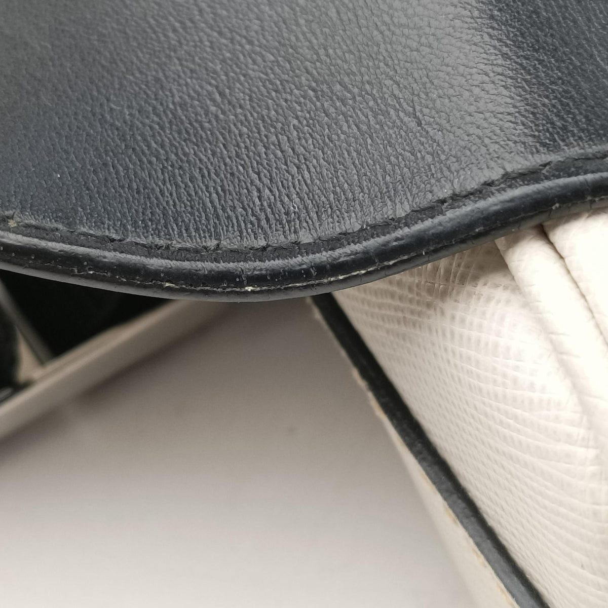 Secondhand Prada Triangle Logo White Saffiano Leather 2VL012 bum bag/waist bag | stylenewstar
