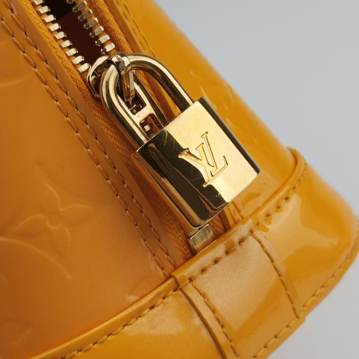 Vintage Louis Vuitton Alma PM jone passion Vernis M91697 shoulderbag | stylenewstar
