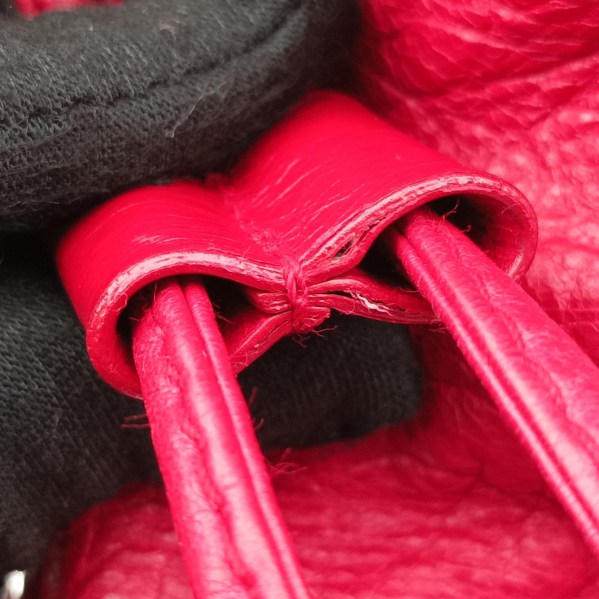 Secondhand Balenciaga Pompon Red Leather  shoulderbag | stylenewstar