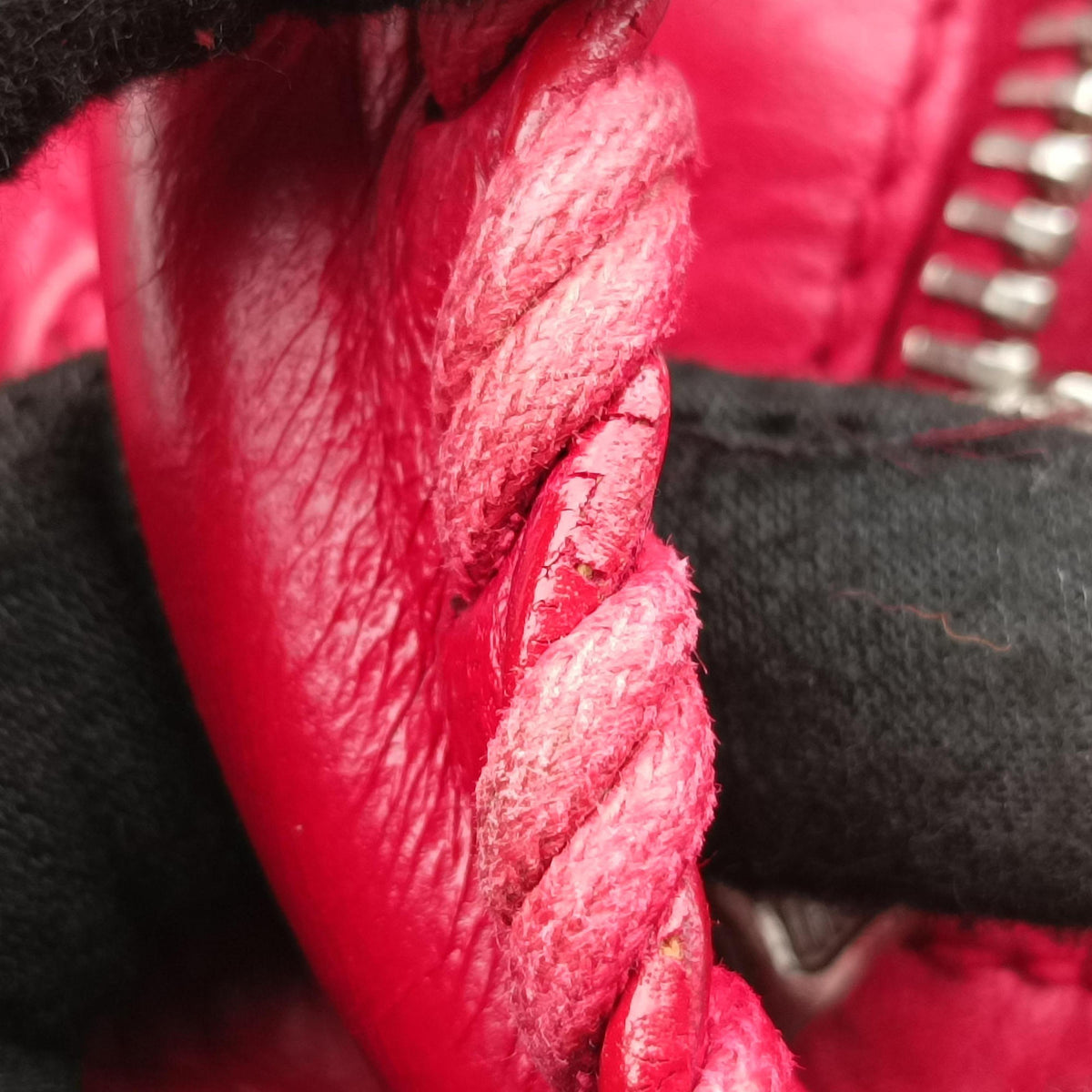 Secondhand Balenciaga Pompon Red Leather  shoulderbag | stylenewstar