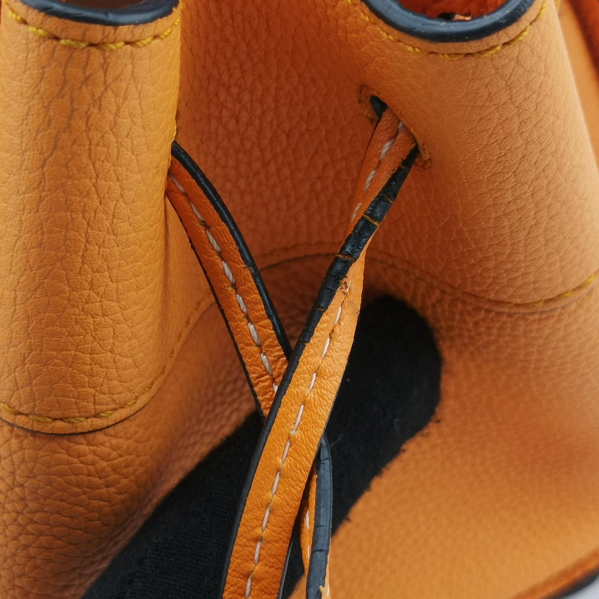 Pre-owned Loewe Hammock Mini Orange Leather  shoulderbag | stylenewstar
