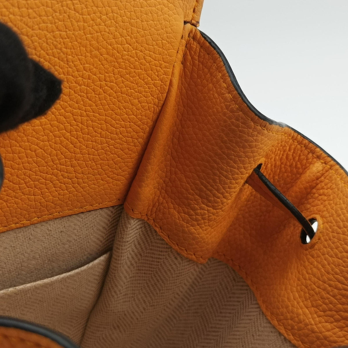 Pre-owned Loewe Hammock Mini Orange Leather  shoulderbag | stylenewstar