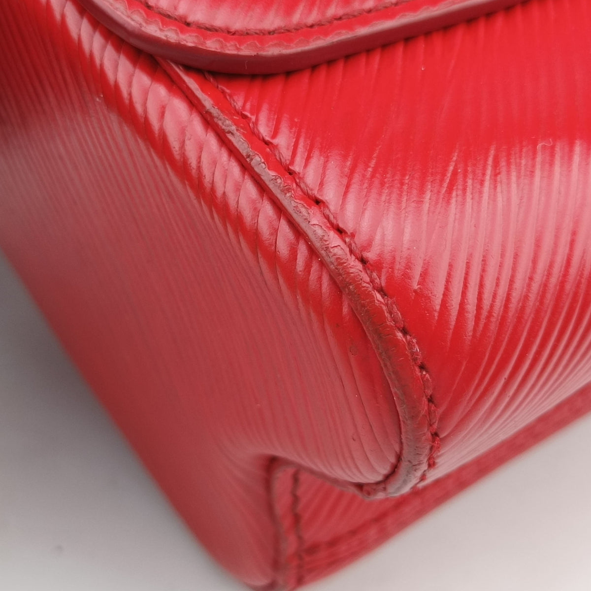 Secondhand Louis Vuitton TwistMM Poppy Petal Epi M50523 shoulderbag | stylenewstar