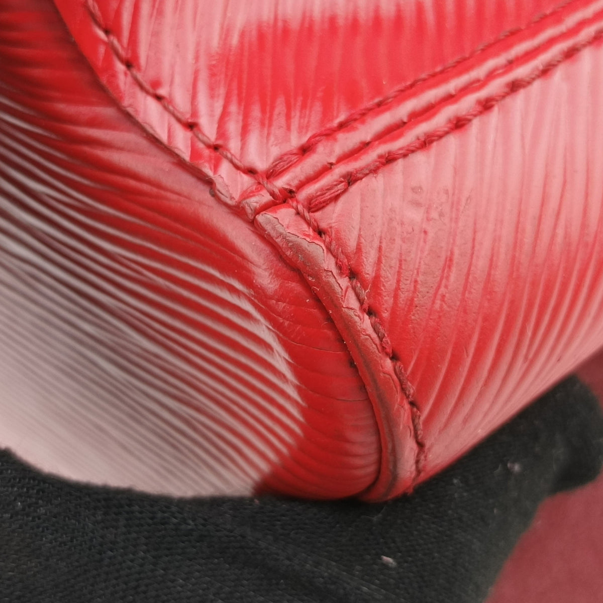 Secondhand Louis Vuitton TwistMM Poppy Petal Epi M50523 shoulderbag | stylenewstar