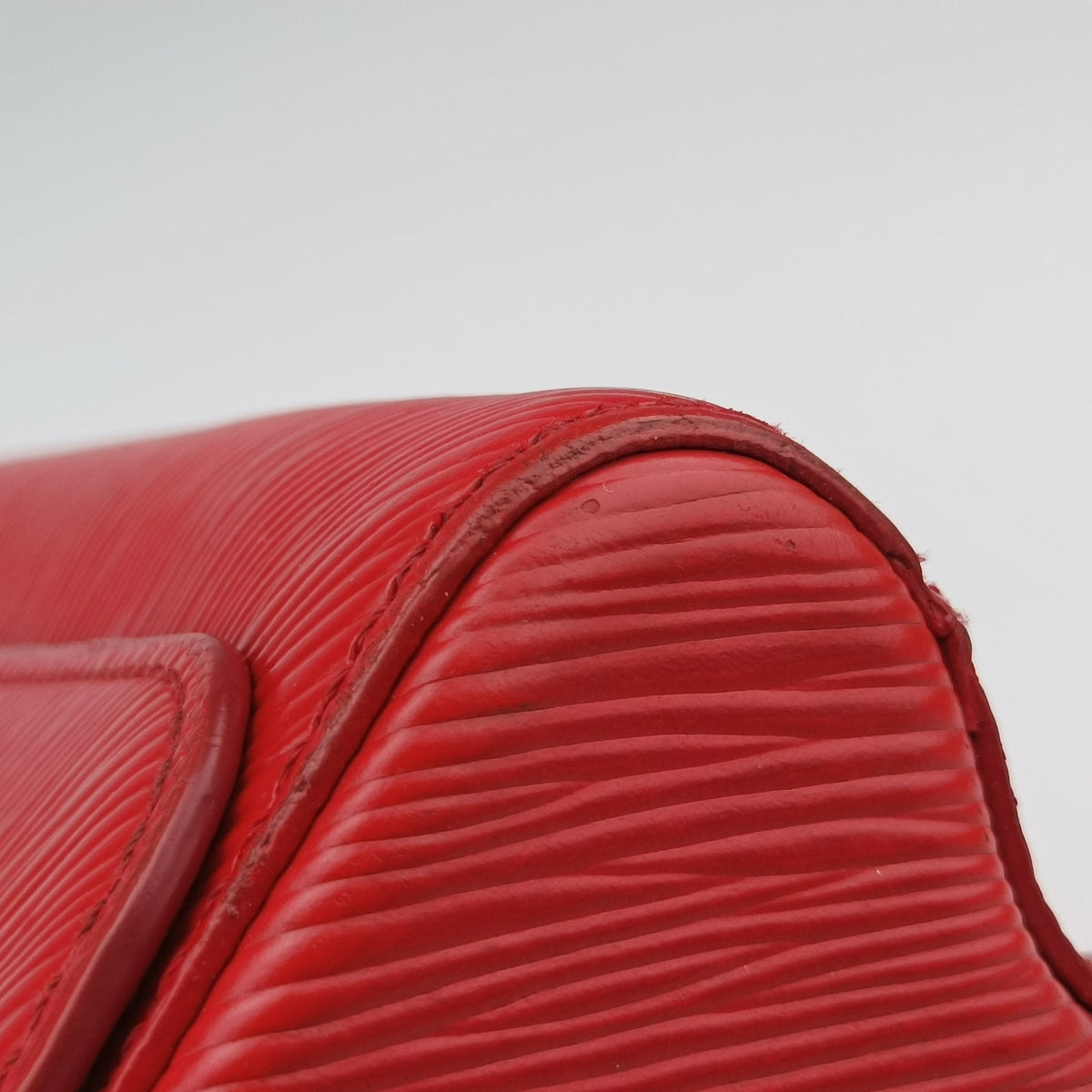 Secondhand Louis Vuitton TwistMM Poppy Petal Epi M50523 shoulderbag | stylenewstar
