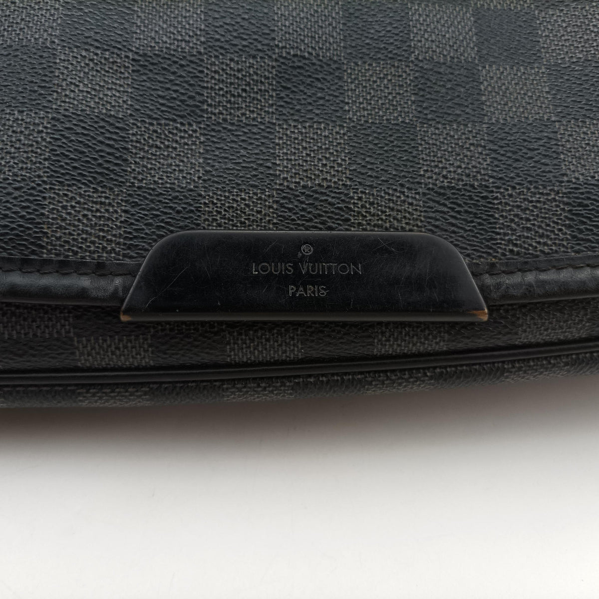Secondhand Louis Vuitton DANIEL GM Noir Damier GRAPHITE N58033 shoulderbag | stylenewstar