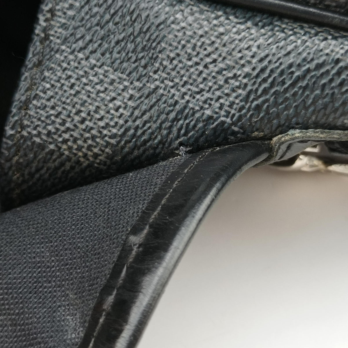 Secondhand Louis Vuitton DANIEL GM Noir Damier GRAPHITE N58033 shoulderbag | stylenewstar
