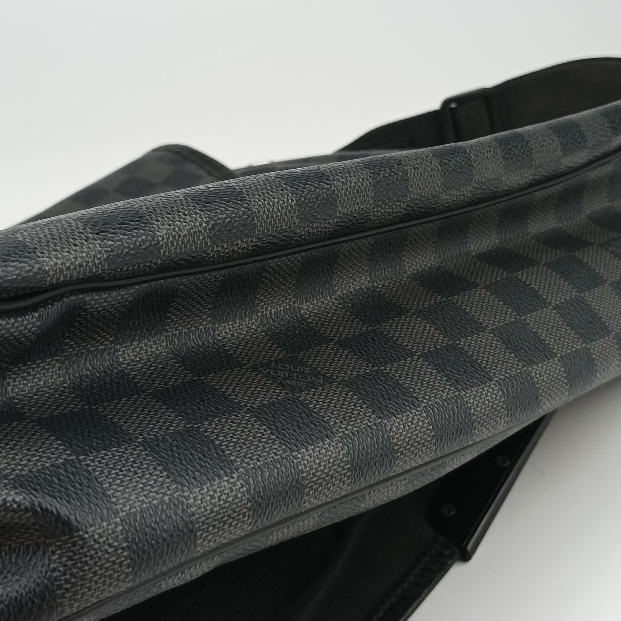 Pre-owned Louis Vuitton DANIEL GM Noir Damier GRAPHITE N58033 shoulderbag | stylenewstar