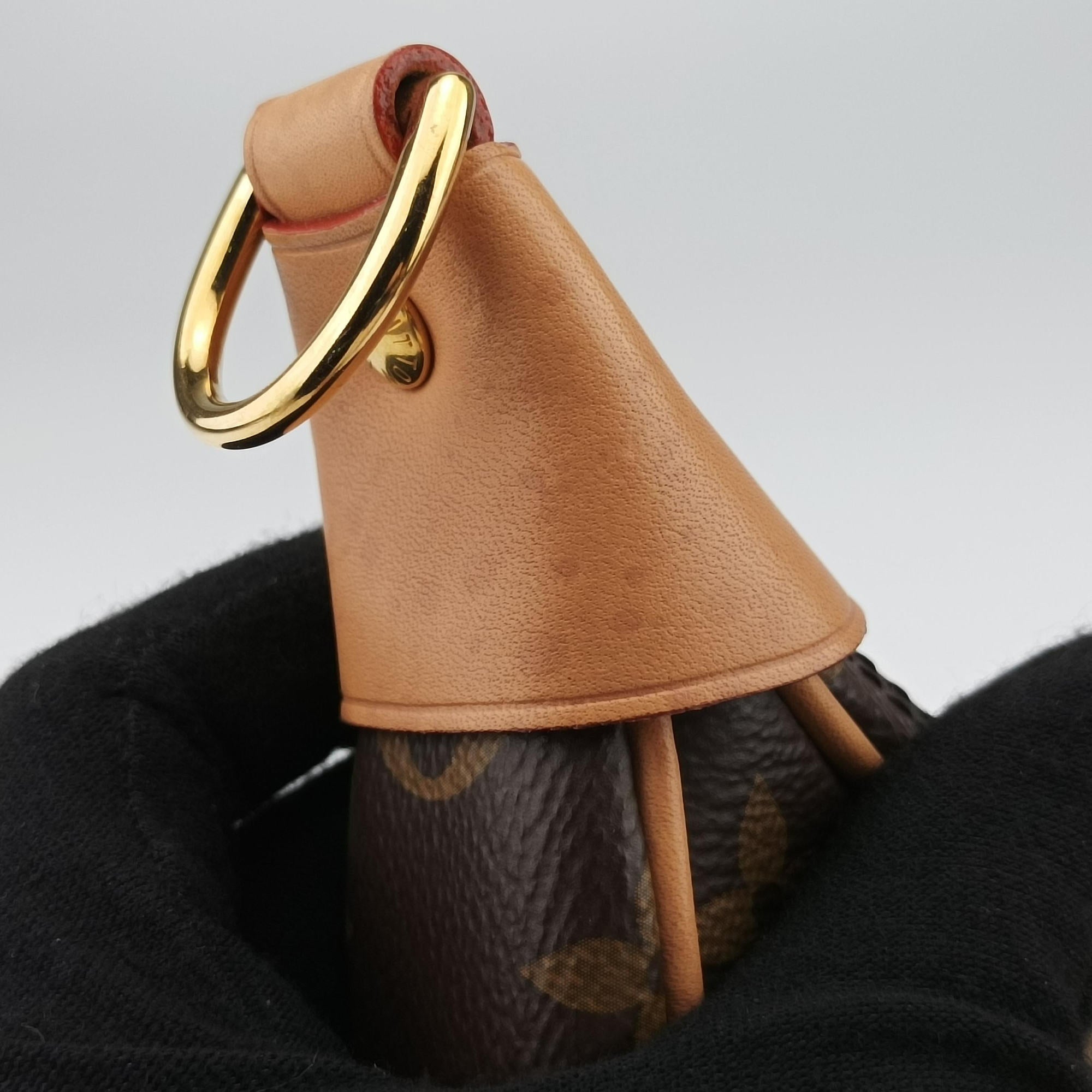 Pre-owned Louis Vuitton LOOP Brown PVC coated canvas M81098 shoulderbag | stylenewstar