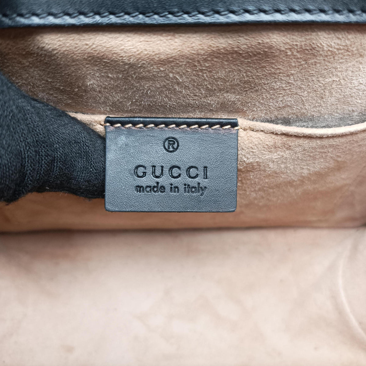 Pre-owned Gucci Sylvie Black Leather 470270 shoulderbag | stylenewstar