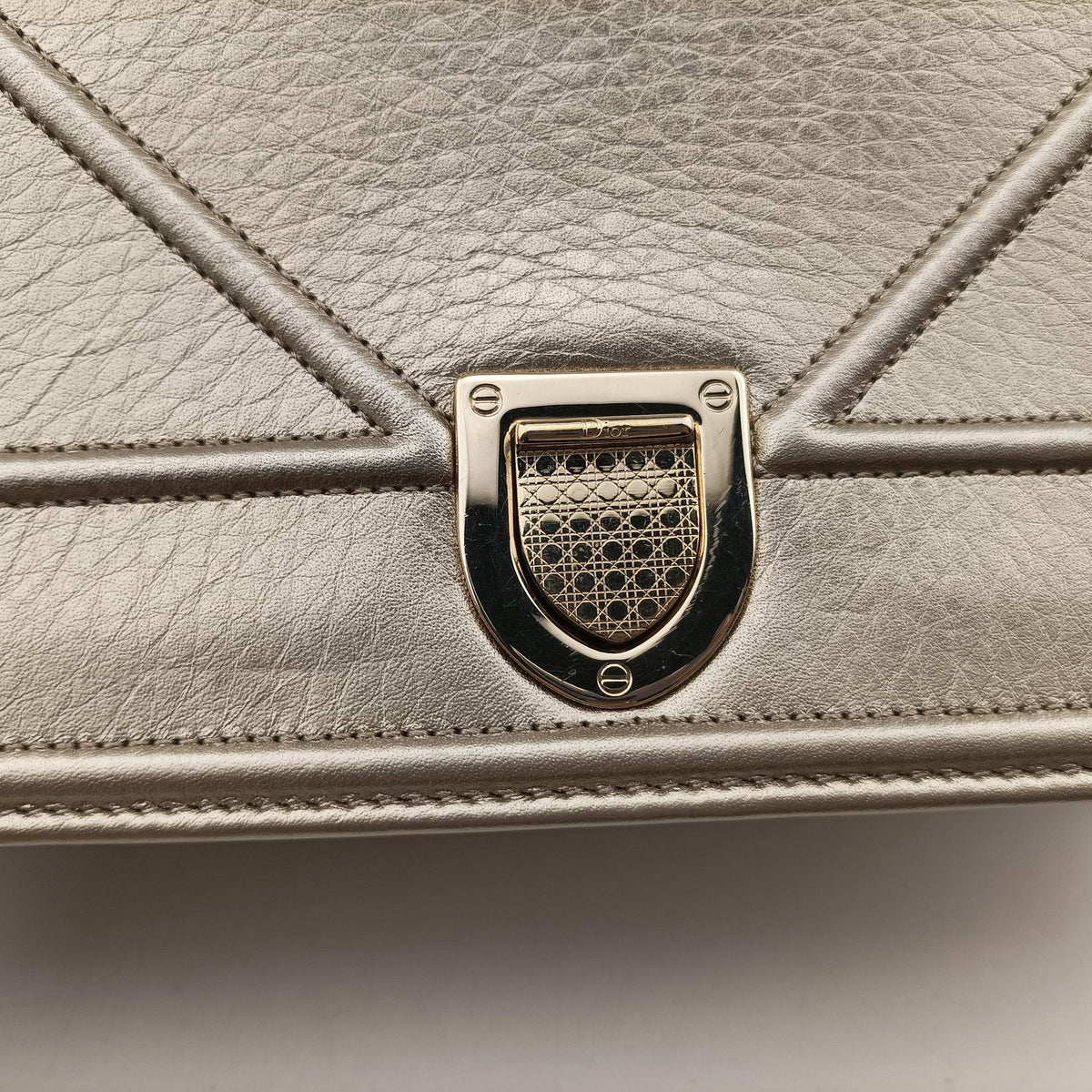 Pre-owned Christian Dior DIORAMA Gold Leather  shoulderbag | stylenewstar