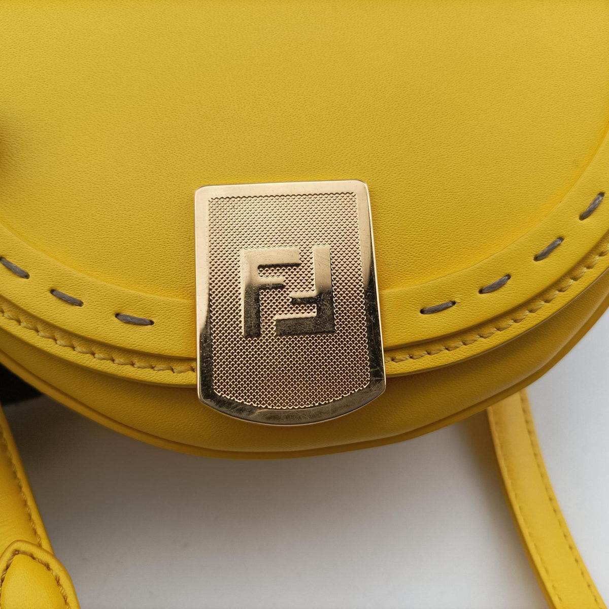 Pre-owned Fendi Moonlight Yellow Leather 8BT346 shoulderbag | stylenewstar