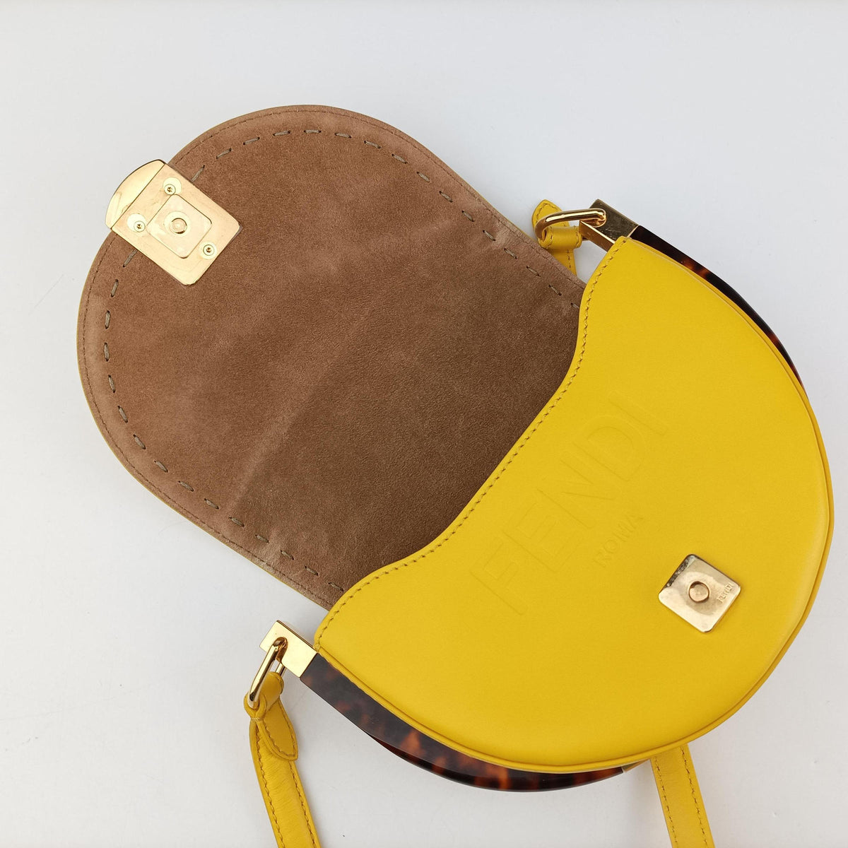 Pre-owned Fendi Moonlight Yellow Leather 8BT346 shoulderbag | stylenewstar
