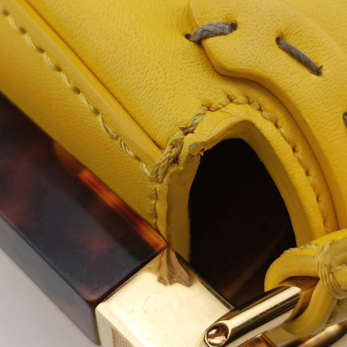 Pre-owned Fendi Moonlight Yellow Leather 8BT346 shoulderbag | stylenewstar