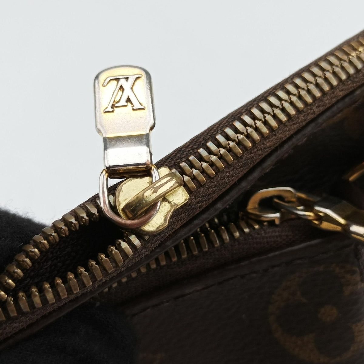Secondhand Louis Vuitton Multi Pochette Accessoir brown×khaki Monogram Canvas M44813 shoulderbag | stylenewstar