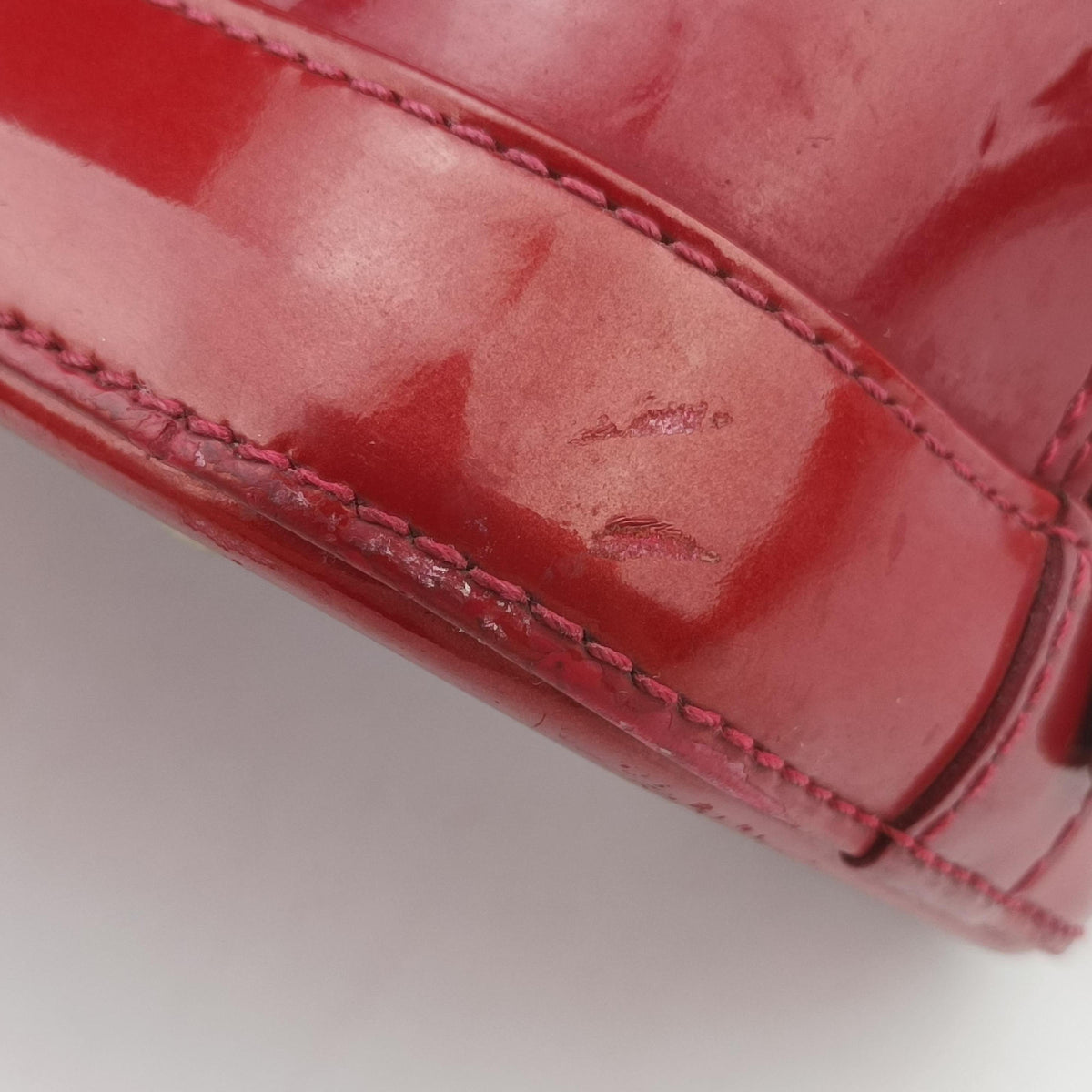 Secondhand Louis Vuitton Alma BB CERISE Vernis M90174 handbag | stylenewstar