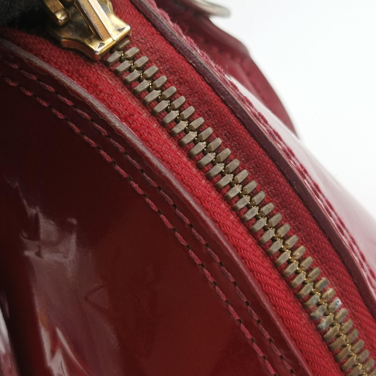 Secondhand Louis Vuitton Alma BB CERISE Vernis M90174 handbag | stylenewstar