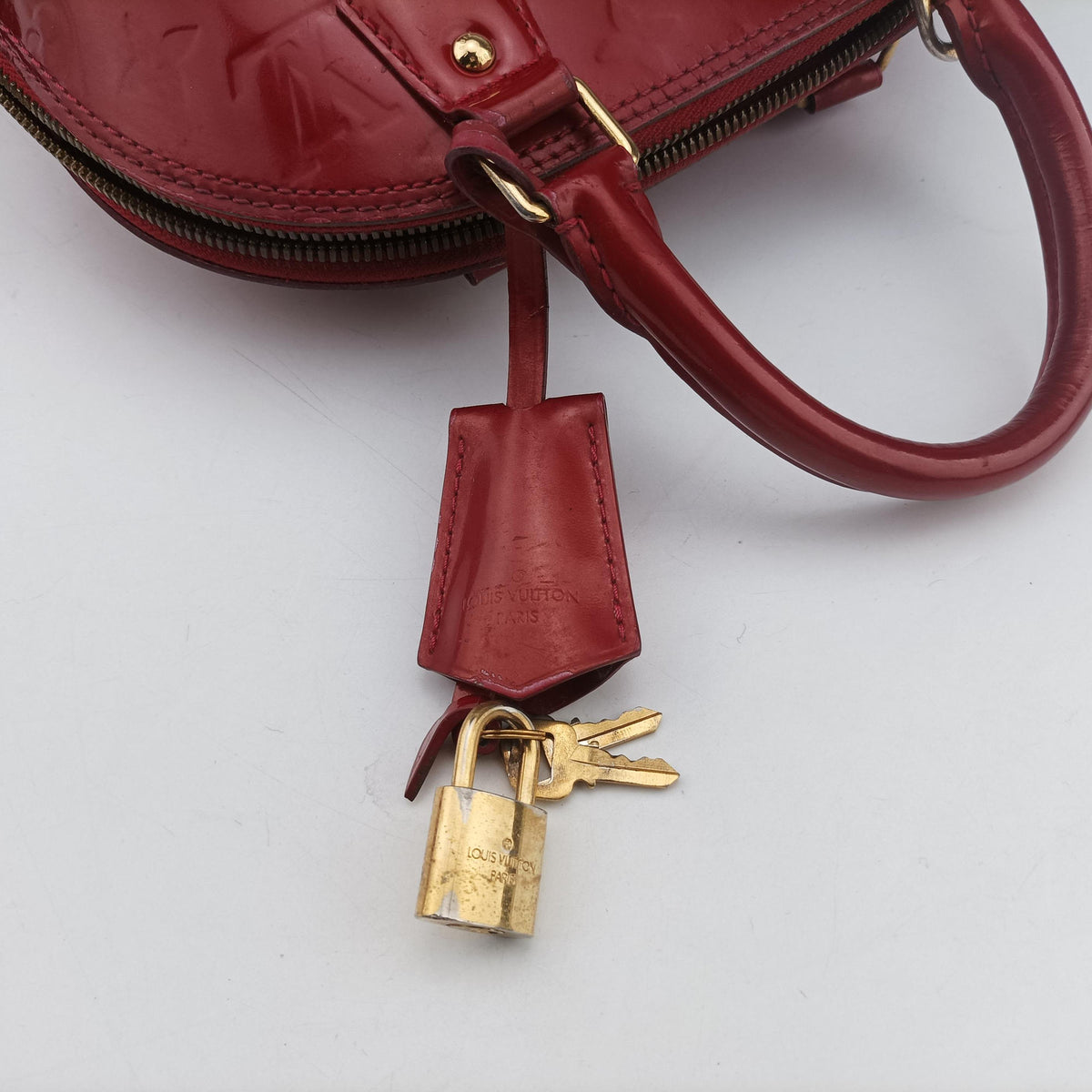 Secondhand Louis Vuitton Alma BB CERISE Vernis M90174 handbag | stylenewstar