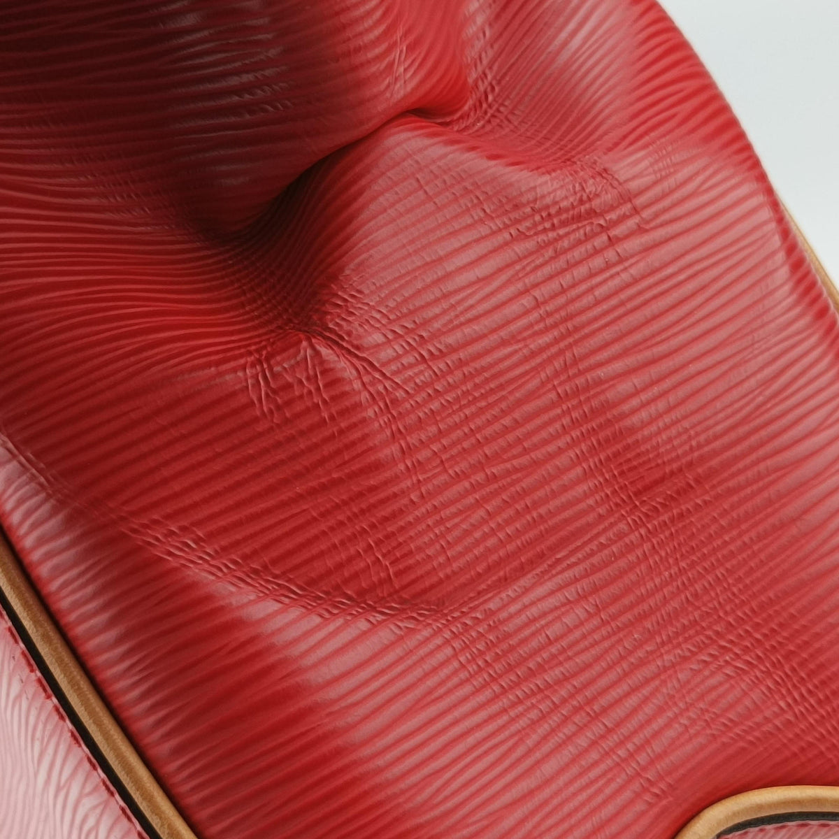 Secondhand Louis Vuitton Dock PM Red epi M93246 shoulderbag | stylenewstar