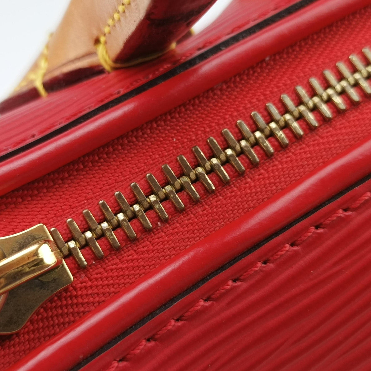 Secondhand Louis Vuitton Dock PM Red epi M93246 shoulderbag | stylenewstar