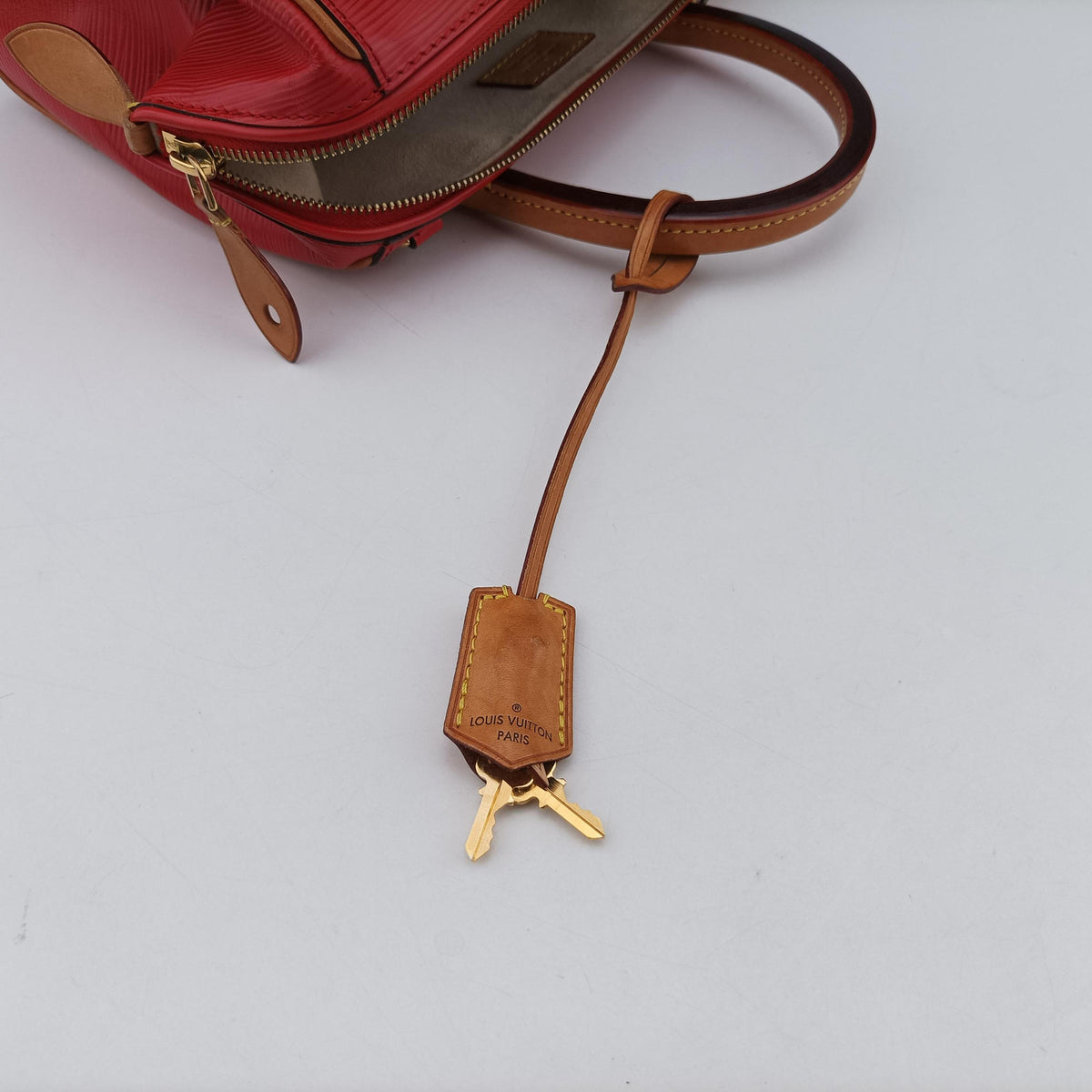 Secondhand Louis Vuitton Dock PM Red epi M93246 shoulderbag | stylenewstar