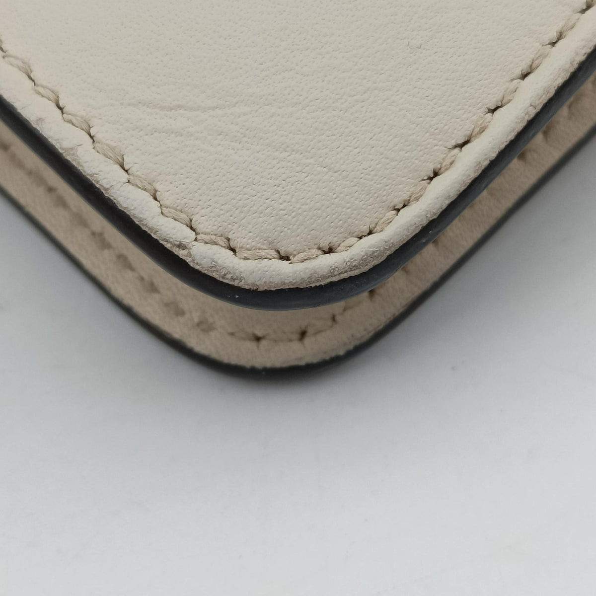 Pre-owned Gucci Broadway Tiger Head White Leather 453777 shoulderbag | stylenewstar