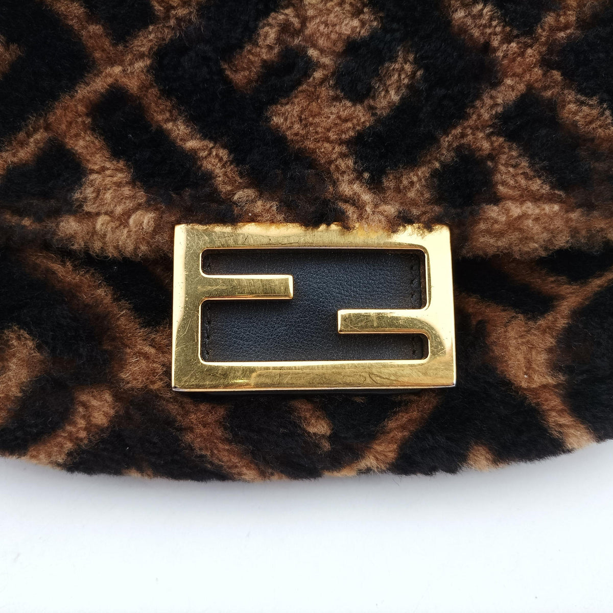 Pre-owned Fendi BAGUETTE Brown×Black fur 8BS017 shoulderbag | stylenewstar