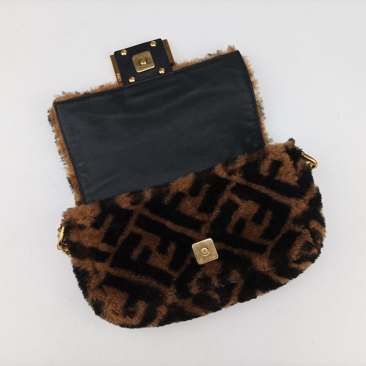 Pre-owned Fendi BAGUETTE Brown×Black fur 8BS017 shoulderbag | stylenewstar