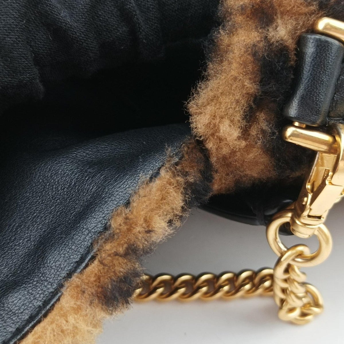 Pre-owned Fendi BAGUETTE Brown×Black fur 8BS017 shoulderbag | stylenewstar
