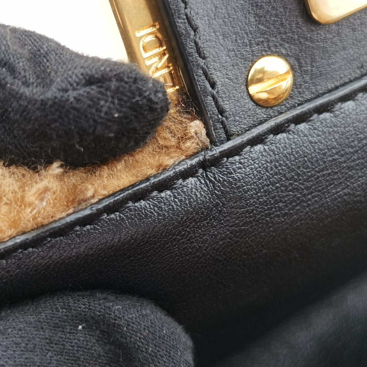Pre-owned Fendi BAGUETTE Brown×Black fur 8BS017 shoulderbag | stylenewstar